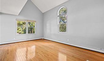 24 Smith St, Lincoln, RI 02865