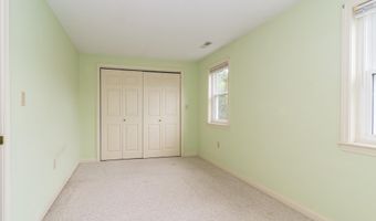 17 Harbor Hill Dr, Bourne, MA 02532