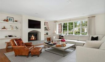 215 Watch Hill Dr, East Greenwich, RI 02818