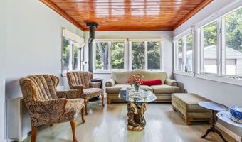 28 Tudor Rd, Albany, NY 12203
