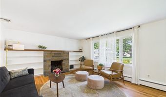 65 Bayberry Ln, East Greenwich, RI 02818