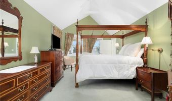 9 White Ter, Middletown, RI 02842