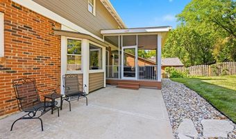 180 Spring Oaks Dr, Ballwin, MO 63011