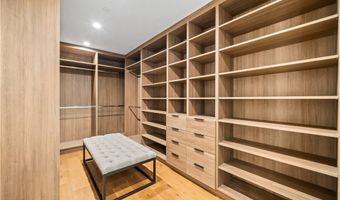 16105 Clear Oak Dr, Encino, CA 91436