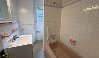 200 S Calhoun St, Bishopville, SC 29010