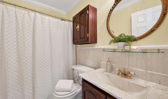 618 Running Creek Dr, Ballwin, MO 63021