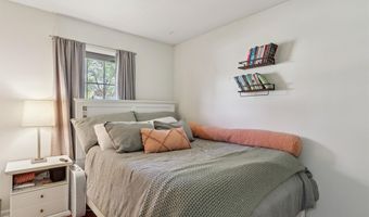 210 12th Ave NW, Altoona, IA 50009