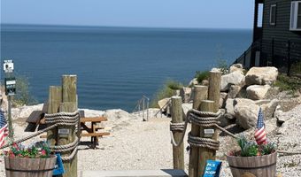 5919 Lake Rd 15, Ashtabula, OH 44004
