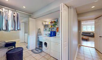 3229 N Volz Dr E, Arlington Heights, IL 60004