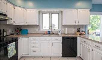 20 Morrison Ave, Middletown, RI 02842