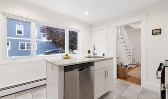 19 County St, Newport, RI 02840