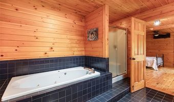 14 Barker Ave, Warren, RI 02885