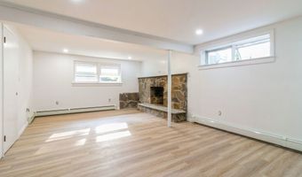 8 Laurel Dr, Brookfield, CT 06804