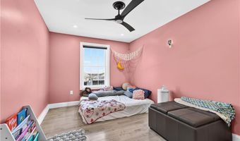 318 Farmington Ave, Cranston, RI 02920