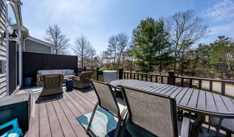 8 Hollyhock Knoll Ct 8, Bourne, MA 02532