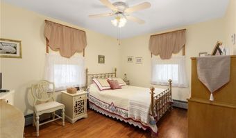 19 Bouvier Ave, Lincoln, RI 02838