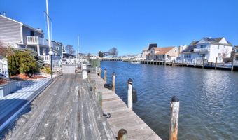 19 Centerboard Dr, Bayville, NJ 08721