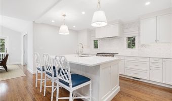 10 Linden Gate Ln, Newport, RI 02840