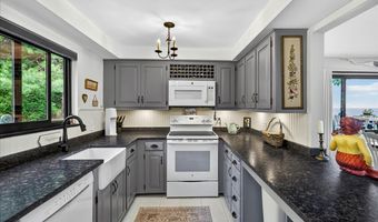 23 Harbour Vlg A, Branford, CT 06405