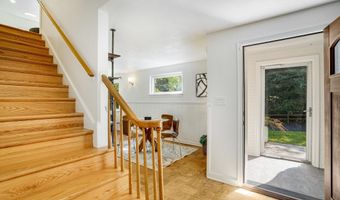 2420 N TAYLOR St, Arlington, VA 22207