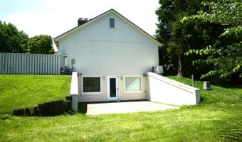 15 Ash Hill Ct, Batesville, IN 47006