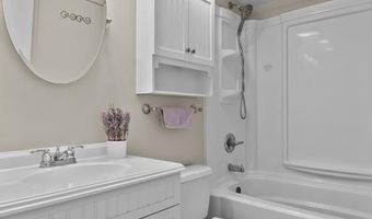 404 Applestone Dr, Ballwin, MO 63021