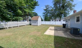 422 Maple Dr, Belford, NJ 07718