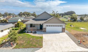 655 11th St, Bandon, OR 97411
