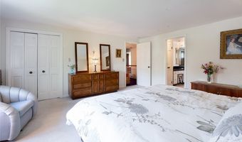 20 Parkhaven Dr, Amherst, NY 14228