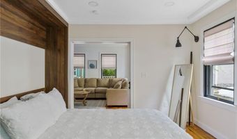 11 Sunshine Ct, Newport, RI 02840