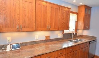 759 Tallkron Dr, Akron, OH 44305