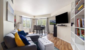 2221 S Huron Pkwy 2, Ann Arbor, MI 48104