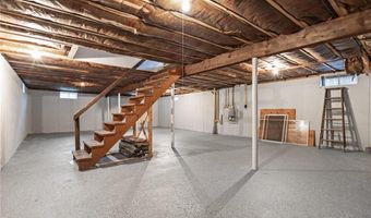 321 Beckwith St, Cranston, RI 02910