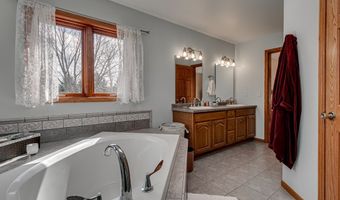 E7009 Jackson Rd, Algoma, WI 54201