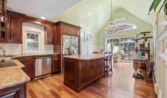 45 County Line Rd, Amityville, NY 11701