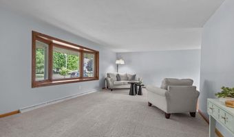 1330 N BRIARCLIFF Dr, Appleton, WI 54915