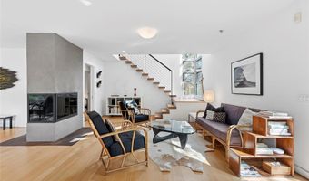 54 Gardiner Dr, Amagansett, NY 11930