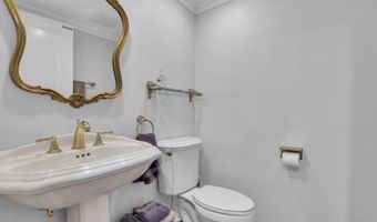 14 Bunker Hill Dr, Middletown, NJ 07748