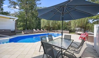 28 W Park Ave, Belford, NJ 07718