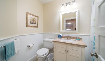 40 Vine St, East Greenwich, RI 02818