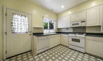 906 Mary Jane Ave, Ashland, OR 97520