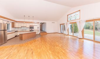 2225 Chaucer Ct, Ann Arbor, MI 48103