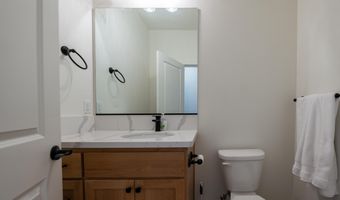 4635 Pleasant Hills Dr, Anderson, CA 96007