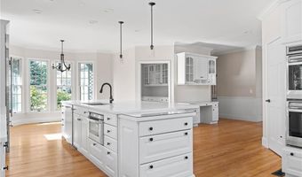 38 Miss Fry Dr, East Greenwich, RI 02818