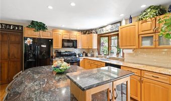 10 Bartlett Rd, Middletown, RI 02842