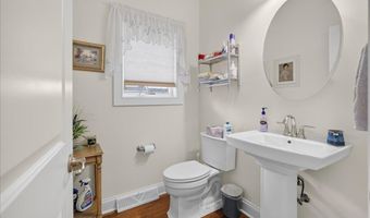 29 Mulberry Dr, Albany, NY 12205