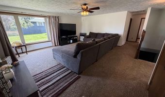 330 Fairview Dr, Aurora, NE 68818