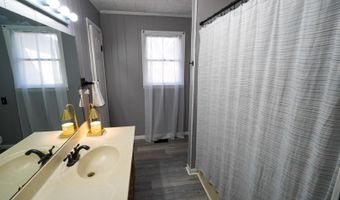 10 Walnut St, Birdseye, IN 47513