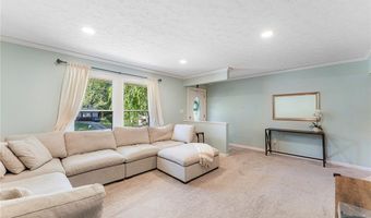 300 Chatham Dr, Aurora, OH 44202