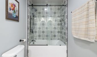 375 Partridge Ct, Algonquin, IL 60102